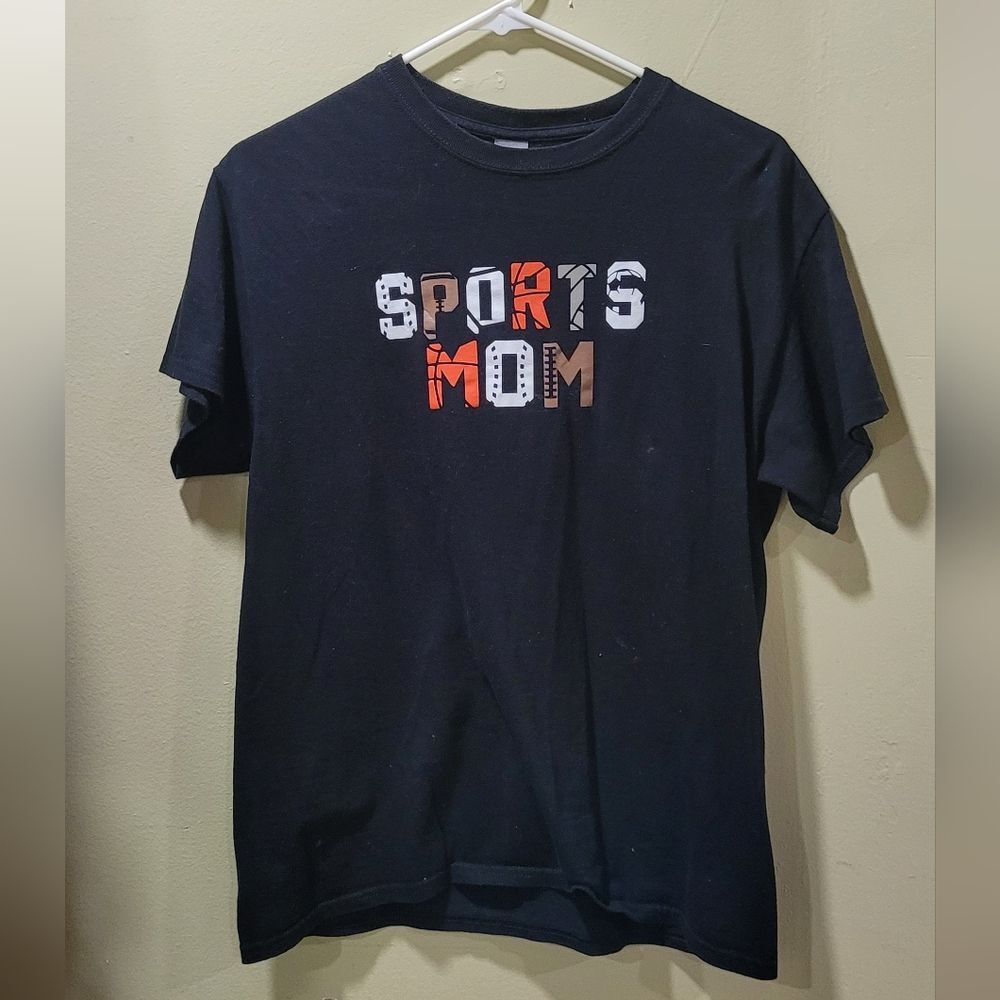 Sports mom gildan unisex medium favorite player graphic tee shirt